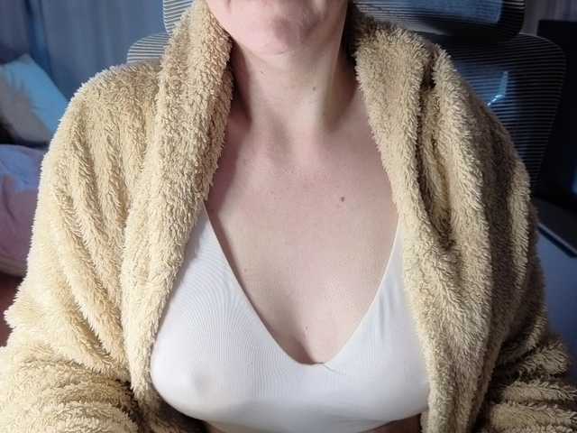 PassionateMommy live cam preview