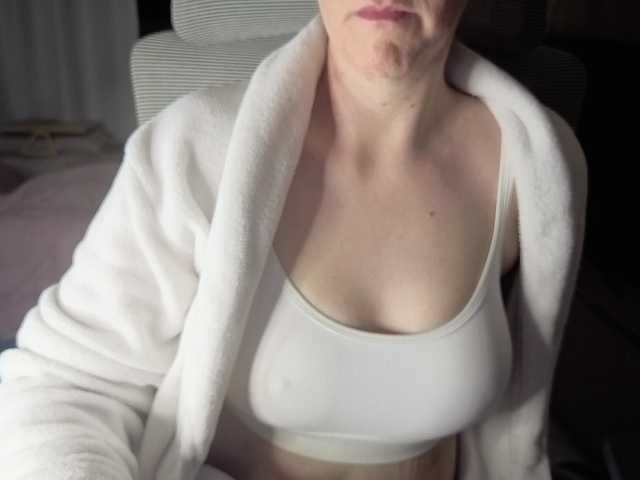CreamyWoman live cam on BongaCams