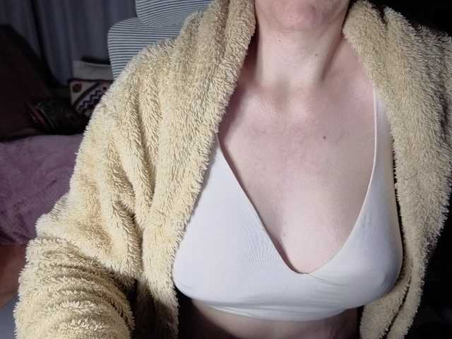 CreamyWoman live cam on BongaCams