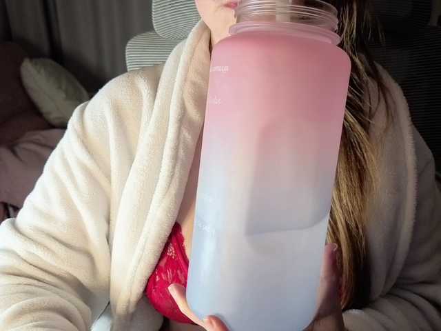 CreamyWoman live cam on BongaCams