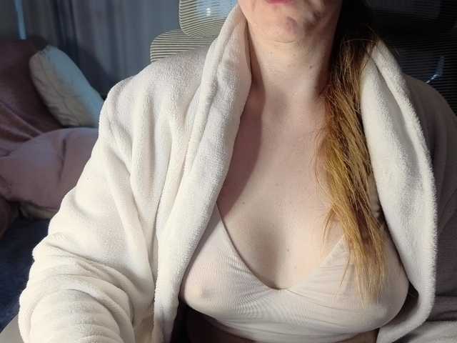 CreamyWoman live cam on BongaCams