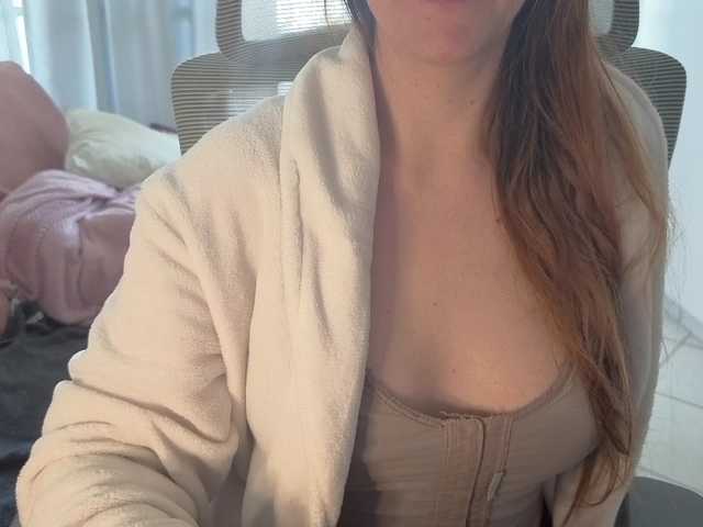 CreamyWoman live cam on BongaCams