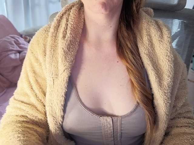 CreamyWoman live cam on BongaCams