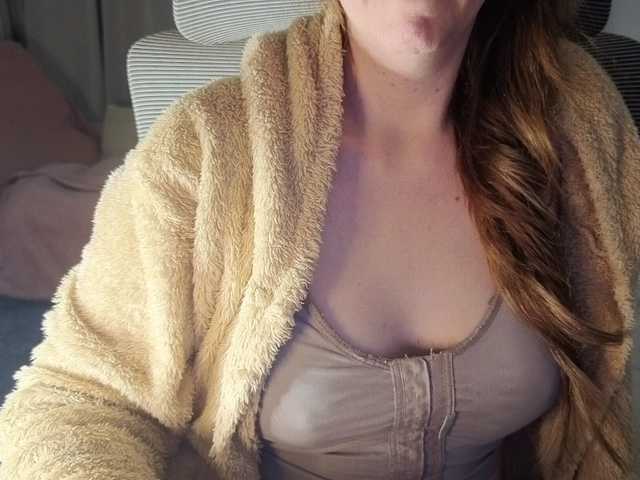 CreamyWoman live cam on BongaCams