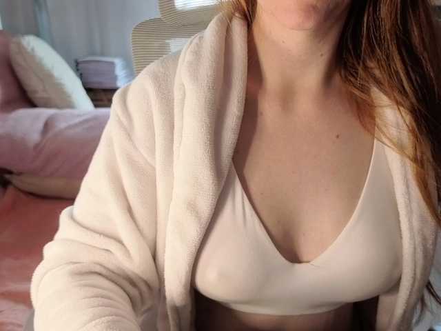 CreamyWoman live cam on BongaCams