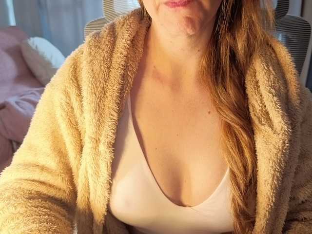 CreamyWoman live cam on BongaCams