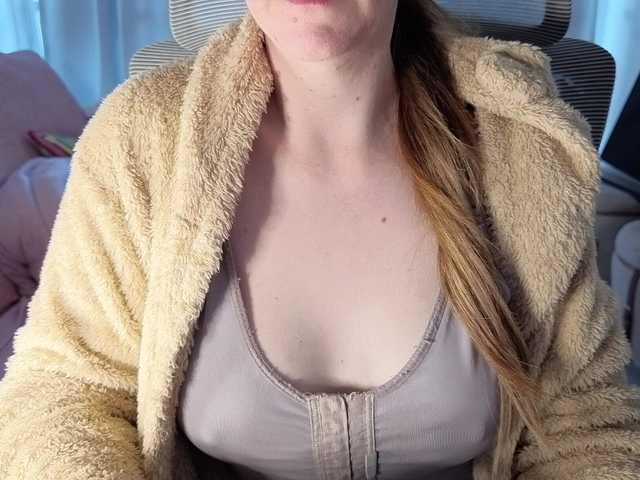CreamyWoman live cam on BongaCams