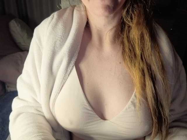 CreamyWoman live cam on BongaCams