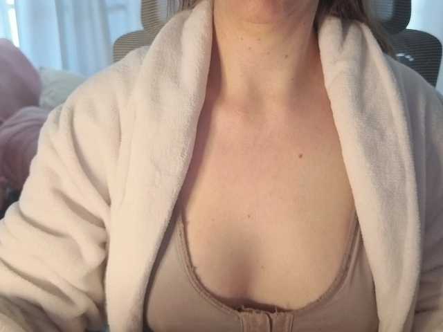 CreamyWoman live cam on BongaCams