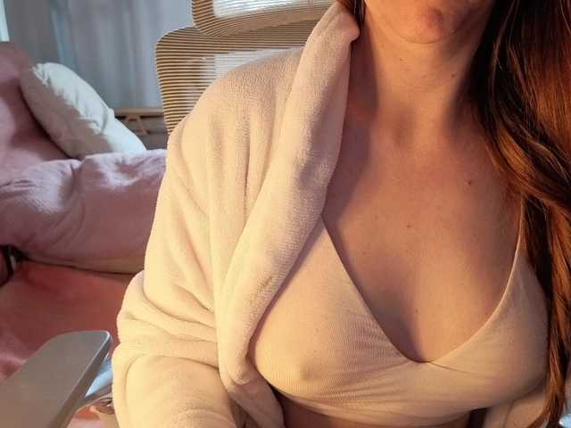 CreamyWoman live cam on BongaCams