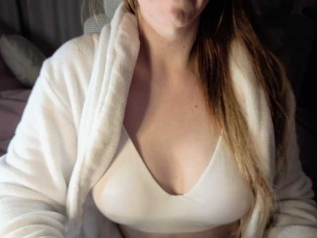 CreamyWoman live cam on BongaCams
