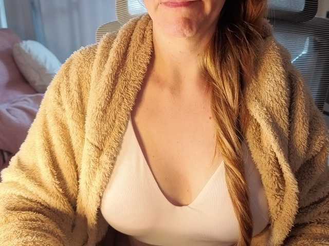 CreamyWoman live cam on BongaCams