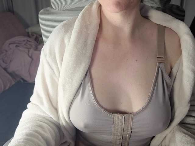 CreamyWoman live cam on BongaCams