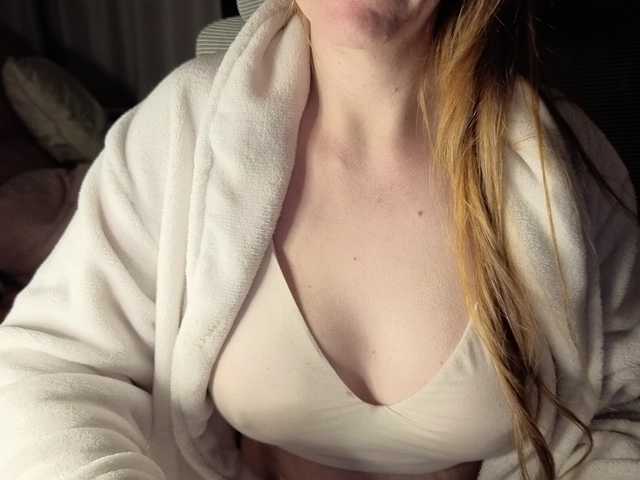 CreamyWoman live cam on BongaCams
