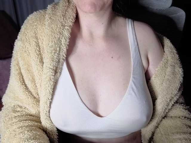 CreamyWoman live cam on BongaCams