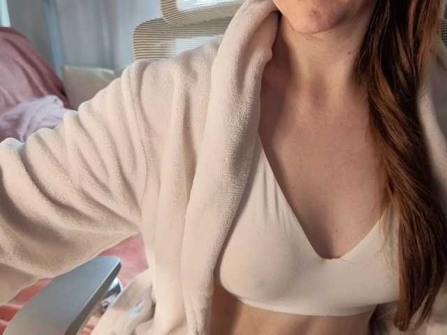 CreamyWoman live cam on BongaCams