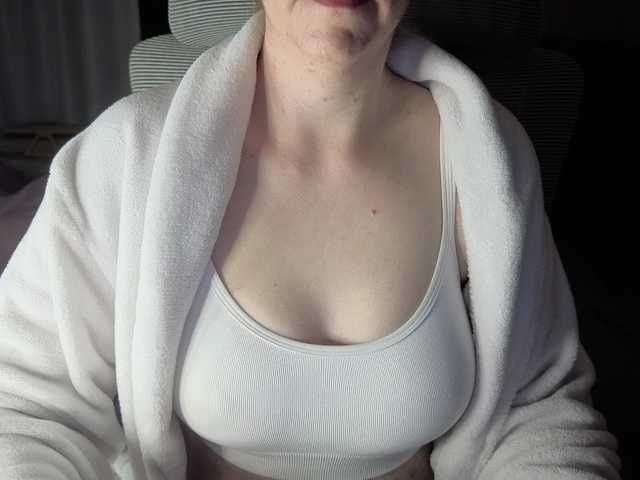 CreamyWoman live cam on BongaCams