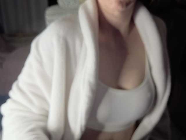 CreamyWoman live cam on BongaCams