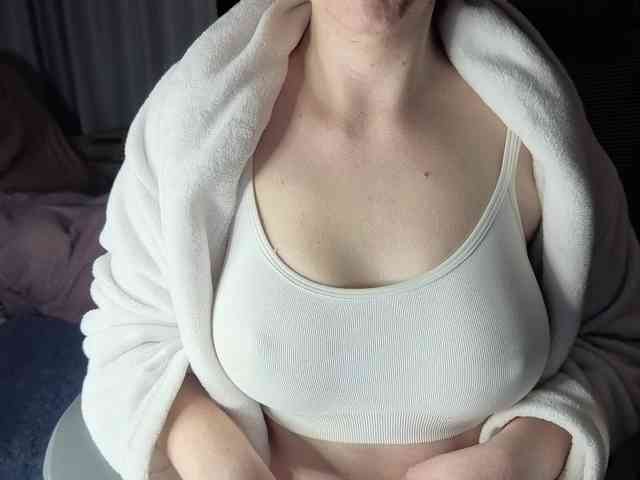PassionateMommy webcam