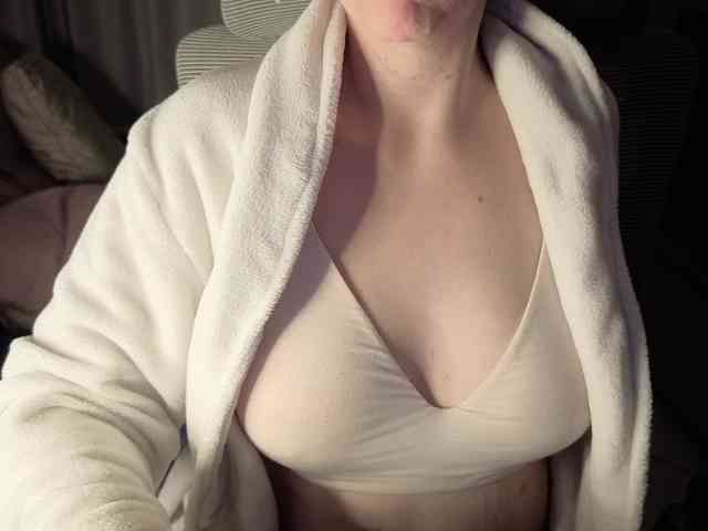 PassionateMommy webcam