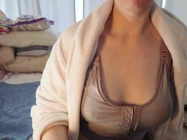 PassionateMommy webcam