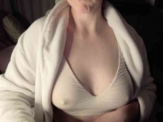 PassionateMommy webcam