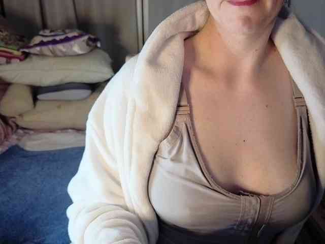 PassionateMommy webcam