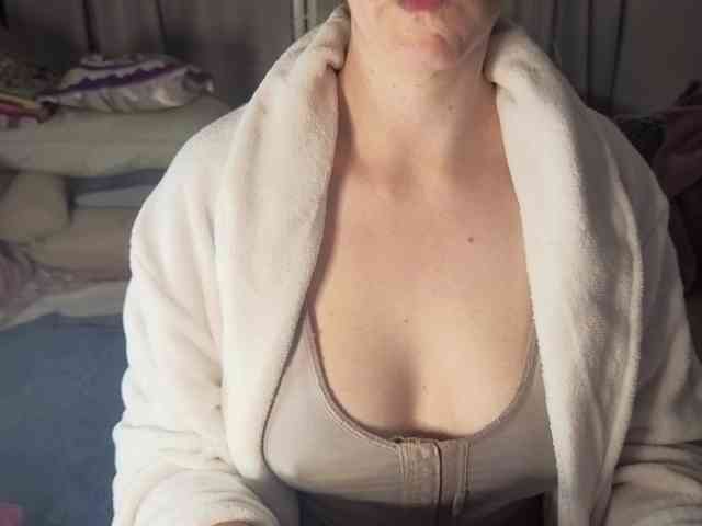 PassionateMommy webcam