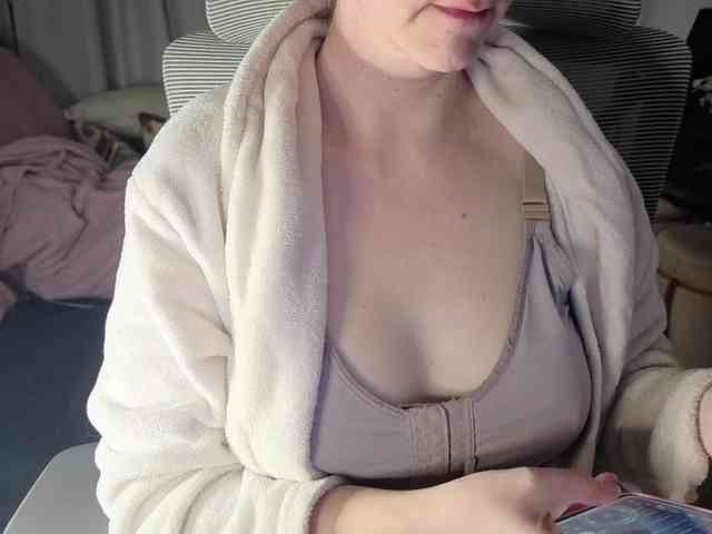 PassionateMommy webcam