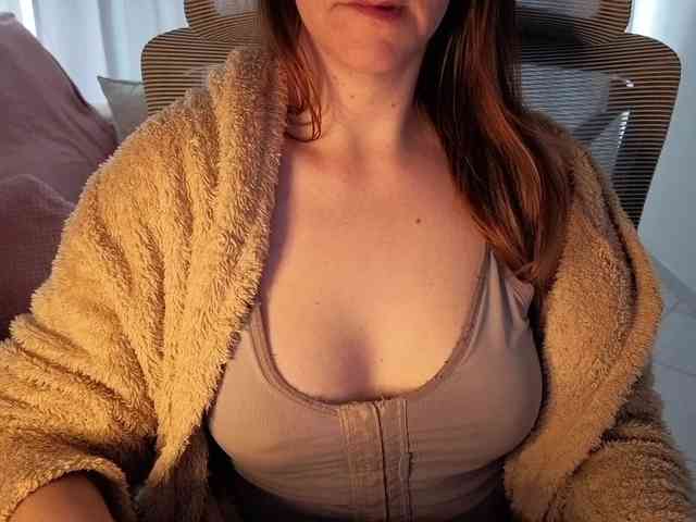 PassionateMommy webcam