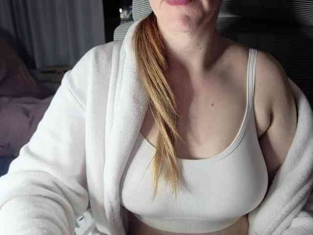 PassionateMommy webcam