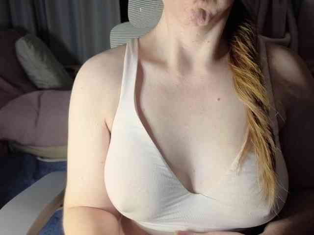 PassionateMommy webcam