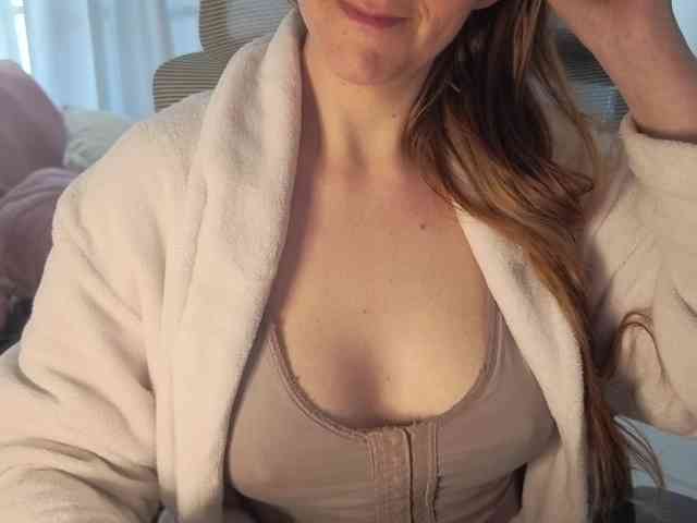 PassionateMommy webcam