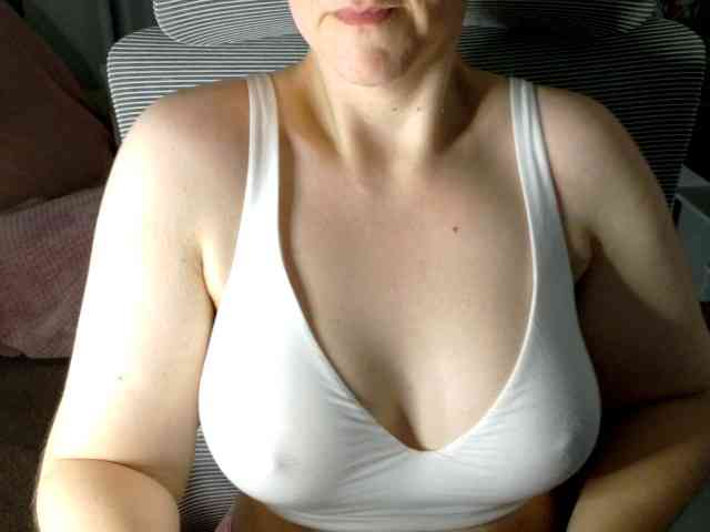 PassionateMommy webcam