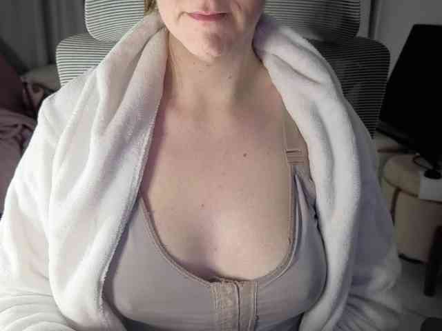 PassionateMommy webcam