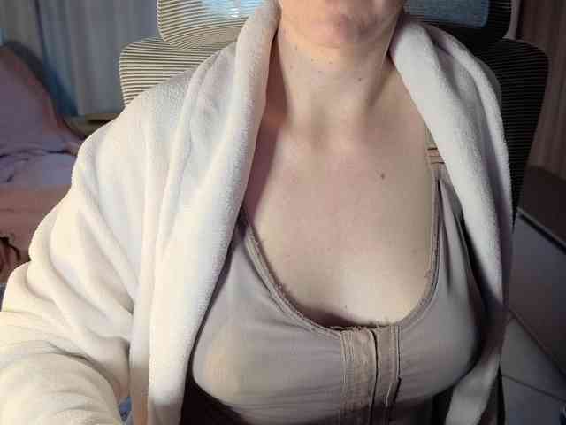 PassionateMommy webcam
