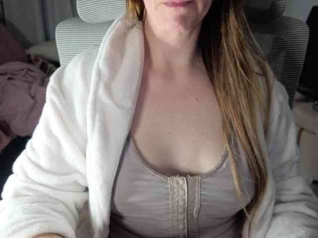 PassionateMommy webcam