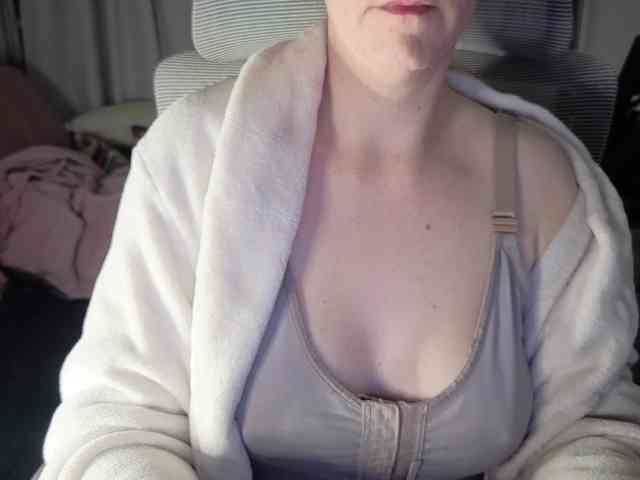 PassionateMommy webcam