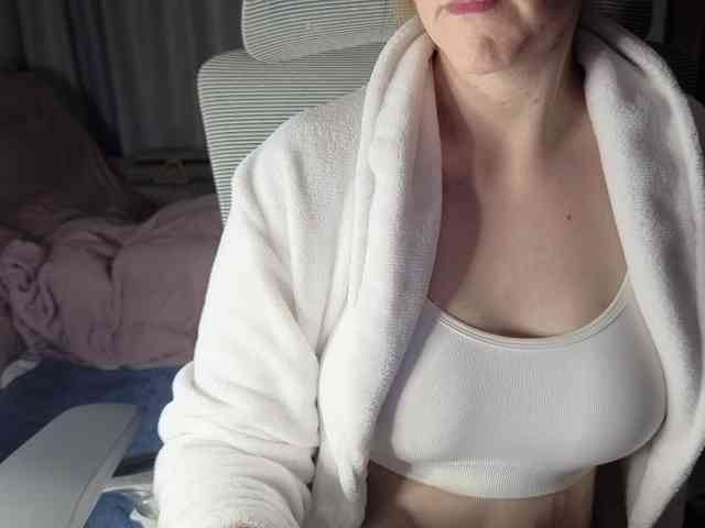 PassionateMommy webcam