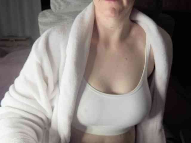 PassionateMommy webcam