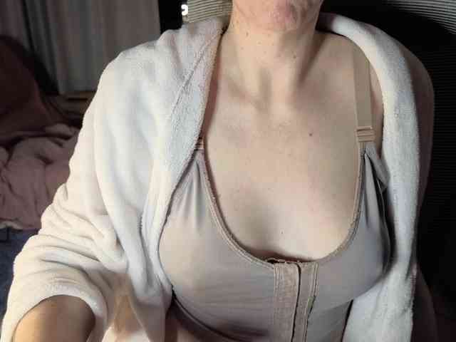 PassionateMommy webcam