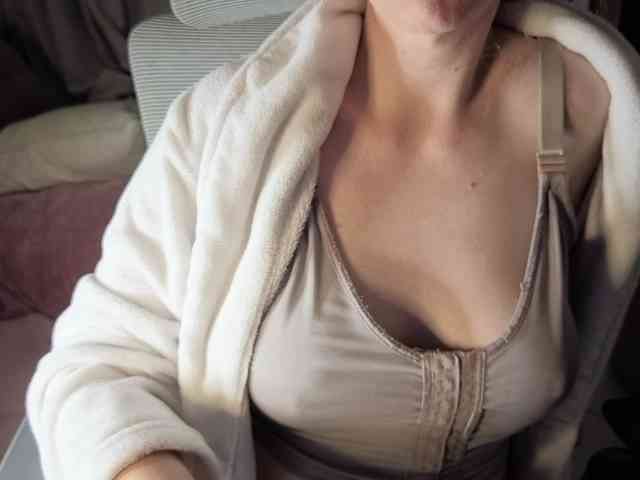 PassionateMommy webcam