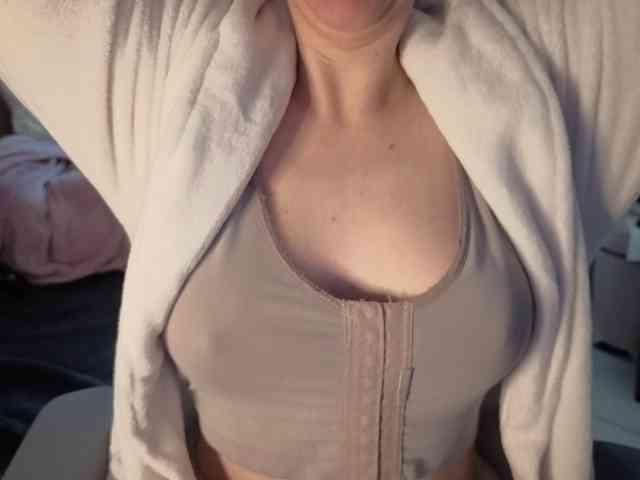 PassionateMommy webcam