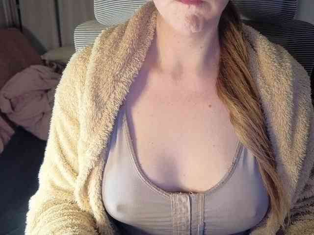 PassionateMommy webcam