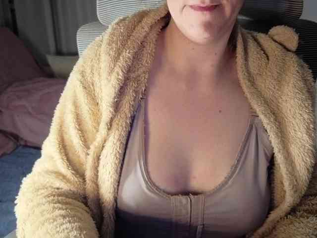 PassionateMommy webcam