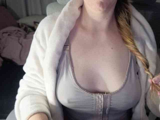 PassionateMommy webcam