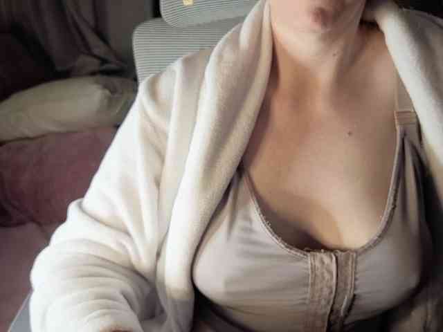 PassionateMommy webcam