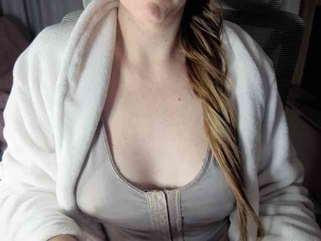 PassionateMommy webcam