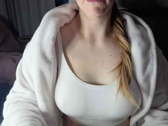 PassionateMommy webcam
