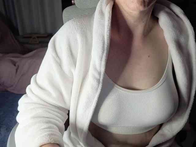 PassionateMommy webcam